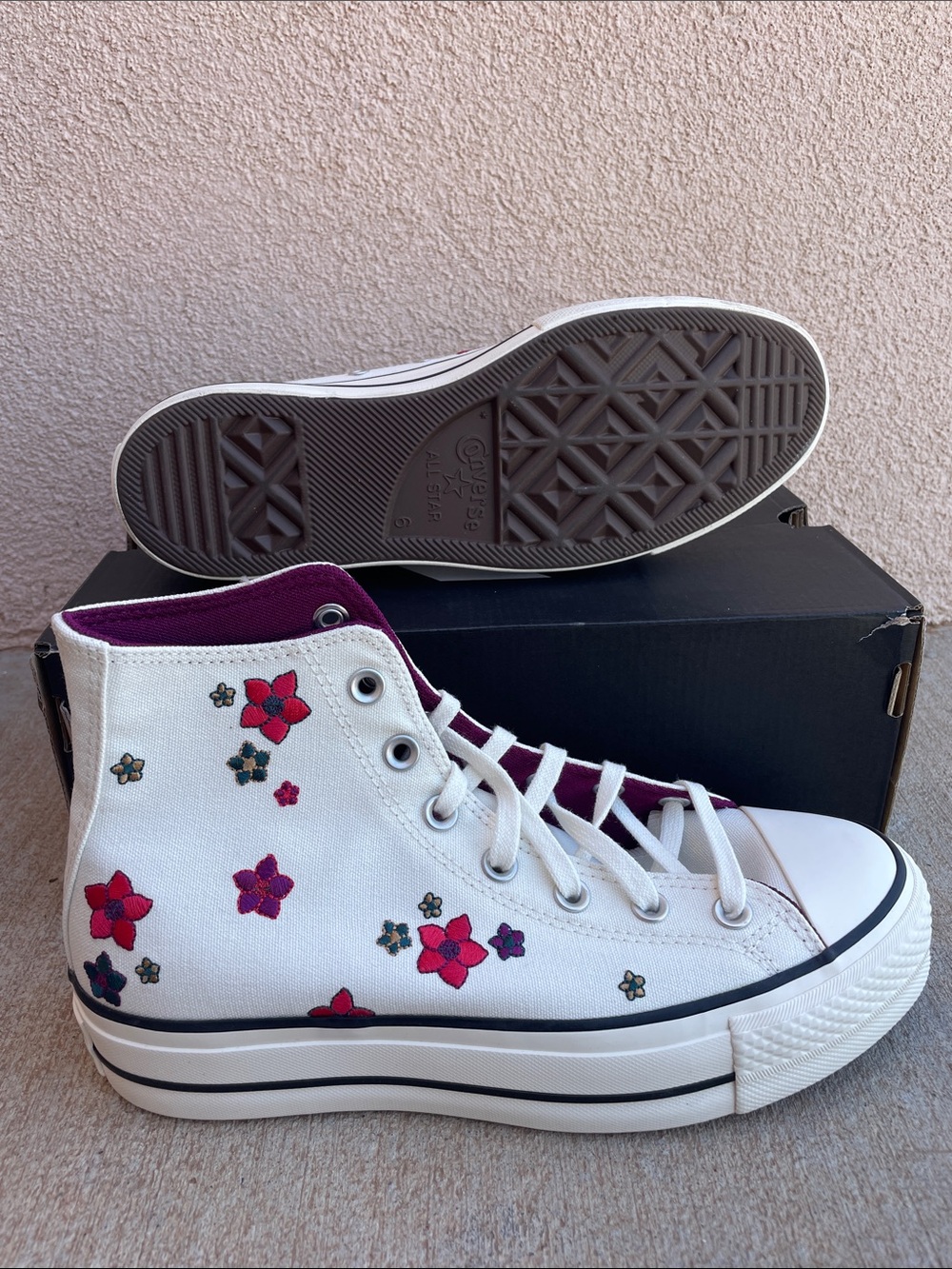 NEW Converse Chuck Taylor All Star Lift Platform Embroidered Flowers - size 8 - Picture 2 of 7